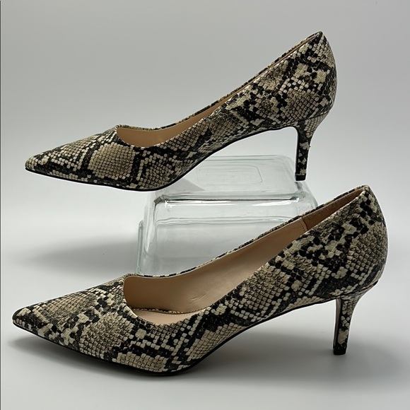 New Tahari Sofiya Kitten Heel Pumps 9 Snakeskin Pointy Toe Beige Black Classic - Picture 5 of 16